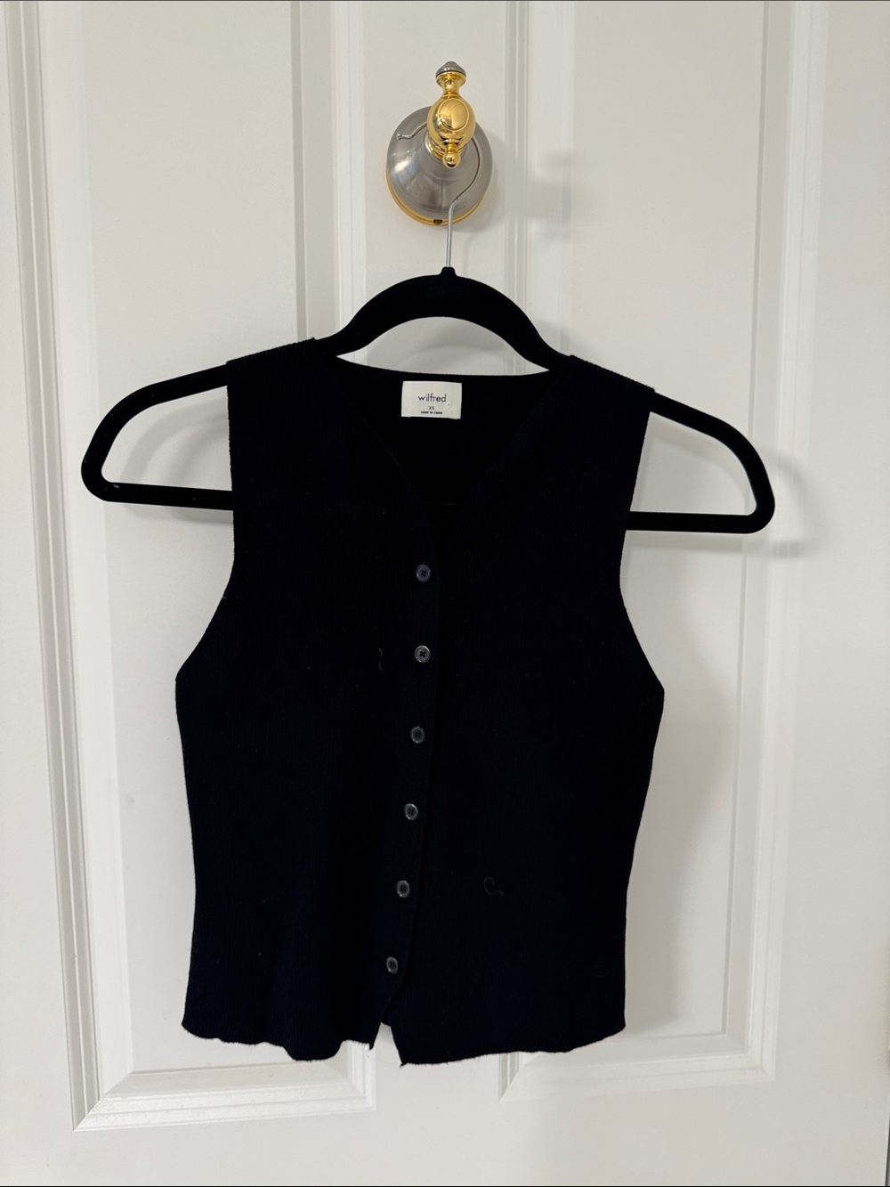 Wilfred Black Sleeveless Knit V-Neck Button Front Tank